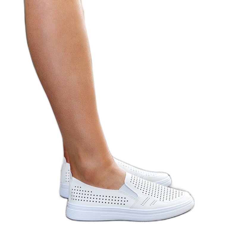 Béžové prolamované slip-on tenisky značky Dafina béžový