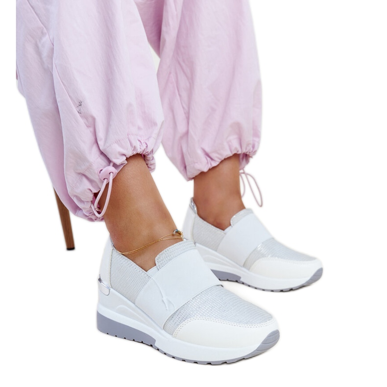 Bílé tenisky na klínku Kallay bílý