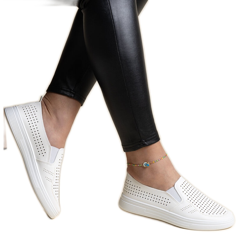 Bílé prolamované slip-on tenisky značky Dafina bílý Bílé prolamované slip-on tenisky značky Dafina bílý