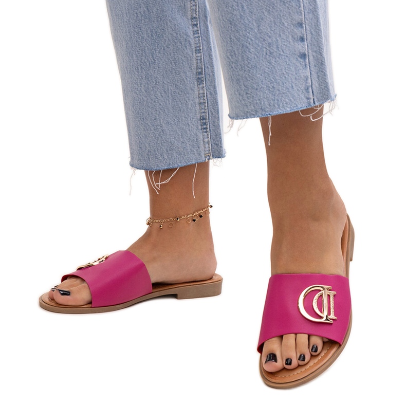 Tmavě růžové žabky s přezkou od Almeita růžový