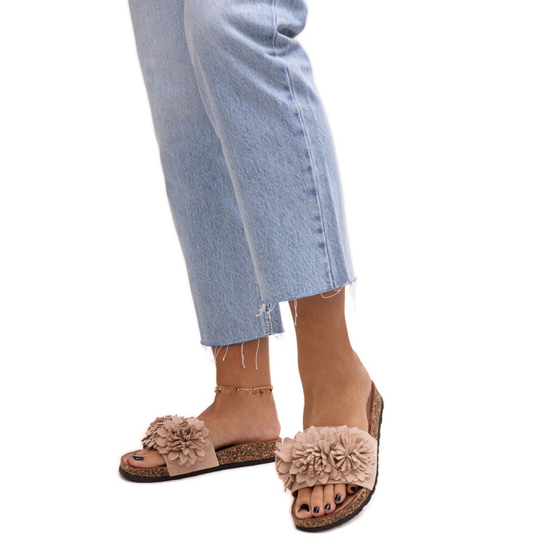 Žabky s květinami na korkové podrážce značky Almida béžový Žabky s květinami na korkové podrážce značky Almida béžový