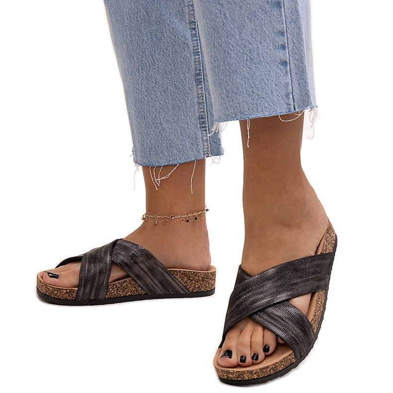 Pantofle s korkovou podrážkou Ribera lesk černá