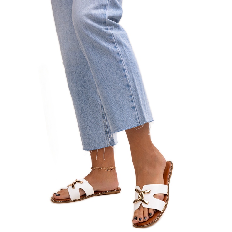 Bílé žabky s přezkou Razanna bílý