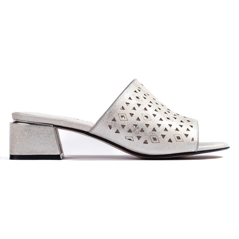 Prolamované stříbrné žabky na nízkém podpatku stříbrný