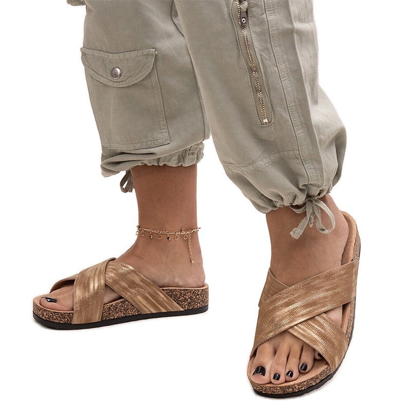 Pantofle s korkovou podrážkou Ribera lesk hnědý