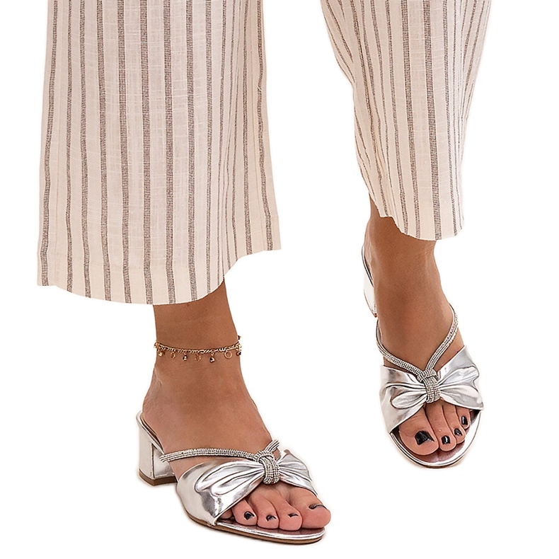 Muly na vysokém podpatku zdobené zirkony Anbrani stříbrný