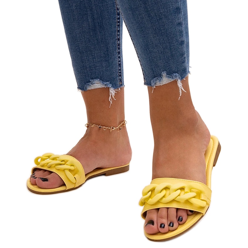 Žluté žabky s matným řetízkem od Aliyan žlutá Žluté žabky s matným řetízkem od Aliyan žlutá