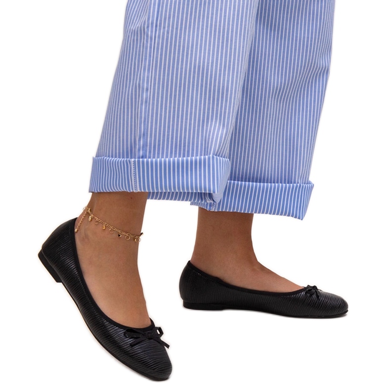 Černé balerínky s mašlí a koženou vsadkou od Rosaly černá