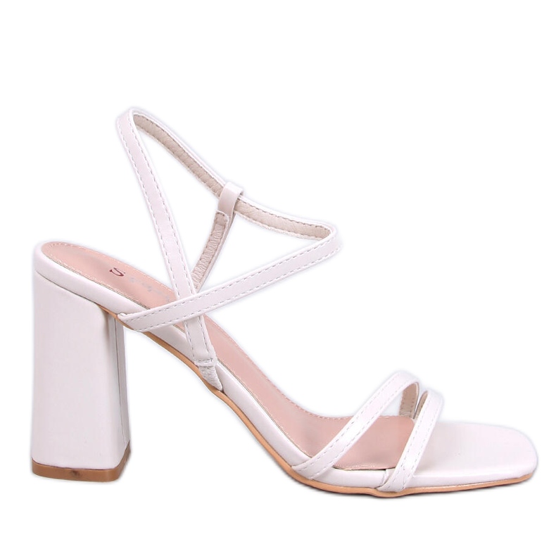 Béžové sandály na stabilním podpatku Borelli béžový