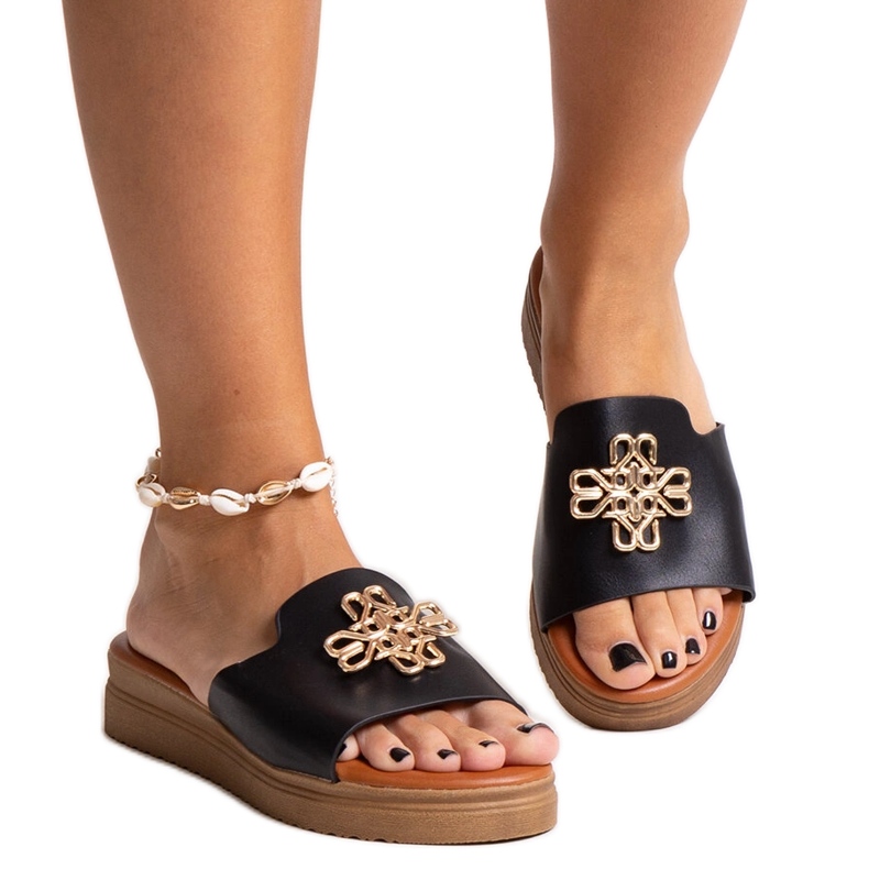 Černé skluzavky na platformě s přezkou Nibal černá