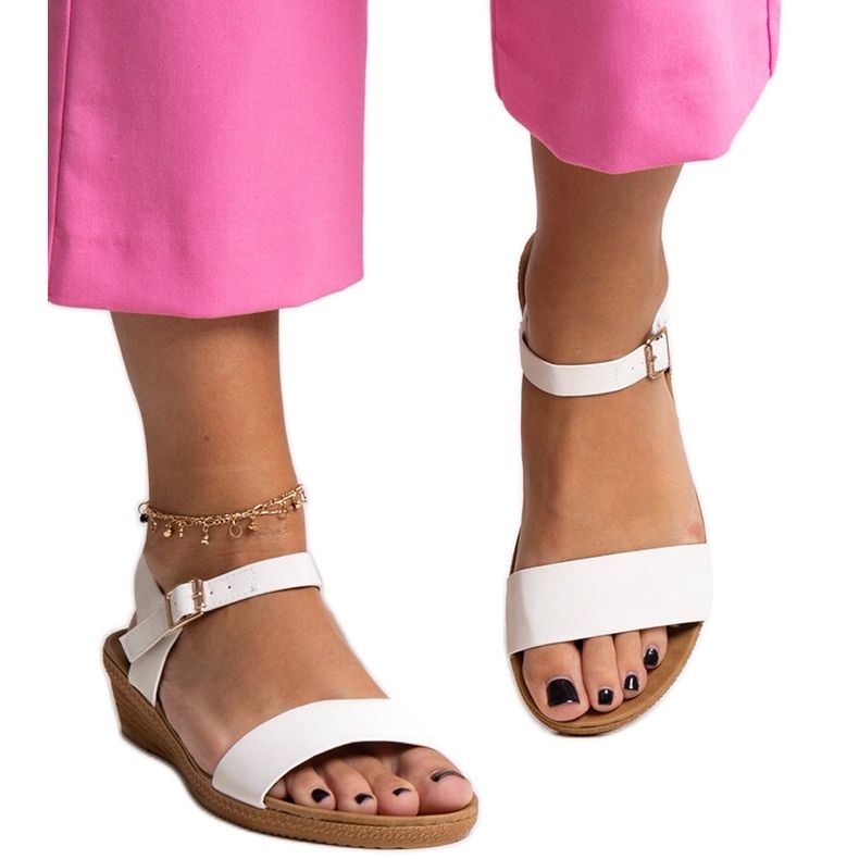 Bílé sandály vyrobené z eko kůže Makdaka bílý