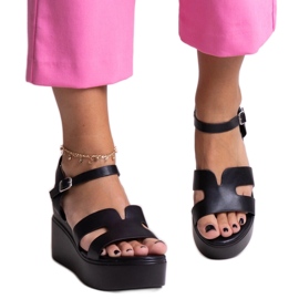 Černé sandály na klínku Reema černý