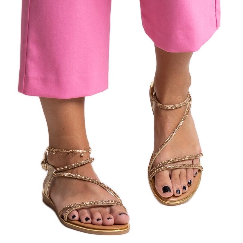 Zlaté sandály zdobené zirkony Caramella zlatý