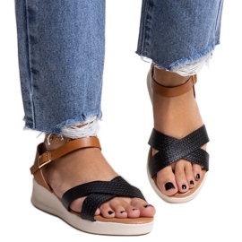 Černohnědé nízké sandály na klínku značky Hakima černý