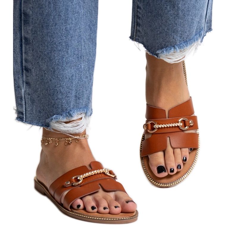 Hnědé žabky se zlatými doplňky od Drahomíry hnědý