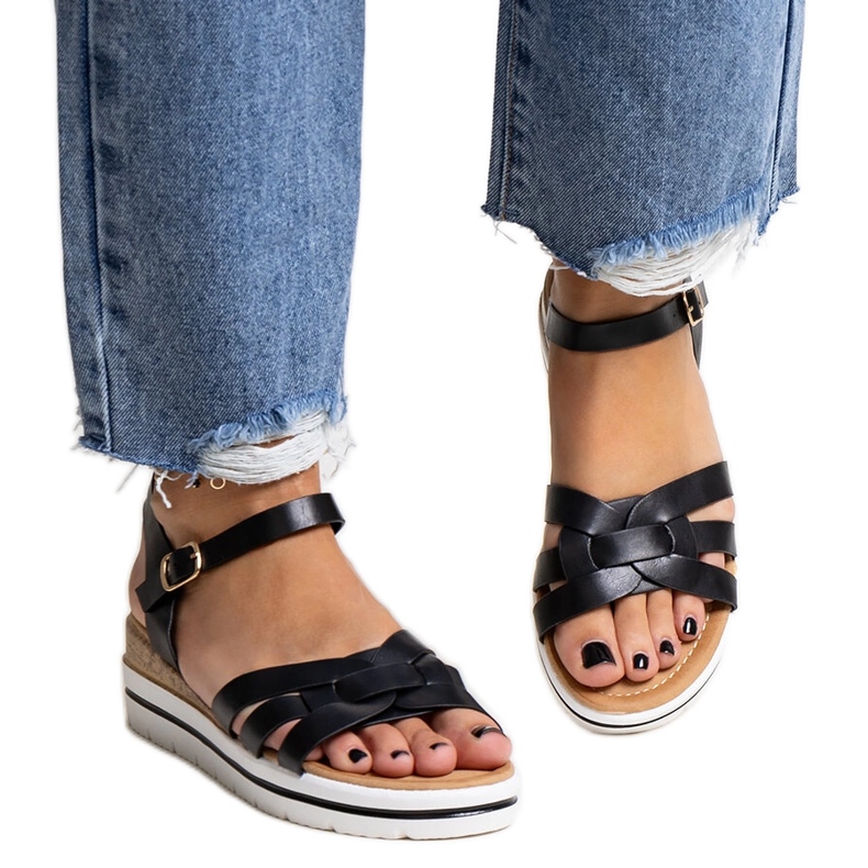 Černé sandály na klínku Hikma černá Černé sandály na klínku Hikma černá