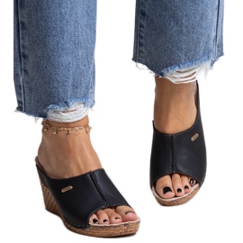 Černé sandály na klínku vyrobené z eko kůže Penelopina černá