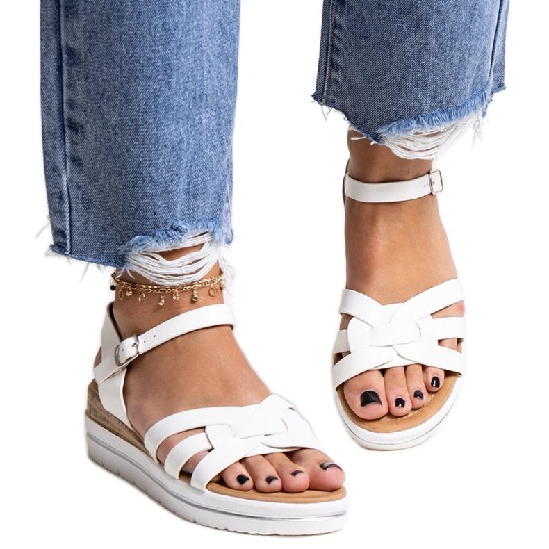 Bílé sandály na klínku Hikma bílý Bílé sandály na klínku Hikma bílý