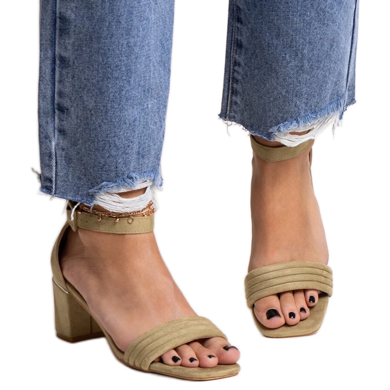 Joharovy zelené sandály na nízkém podpatku zelená