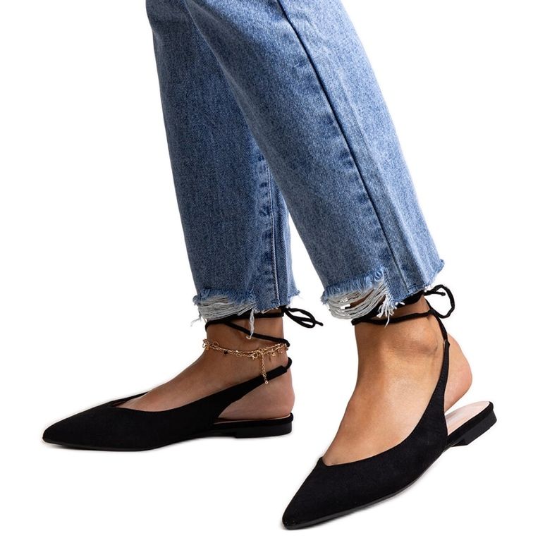 Šněrovací černé balerínky Leaia s otevřeným podpatkem černá