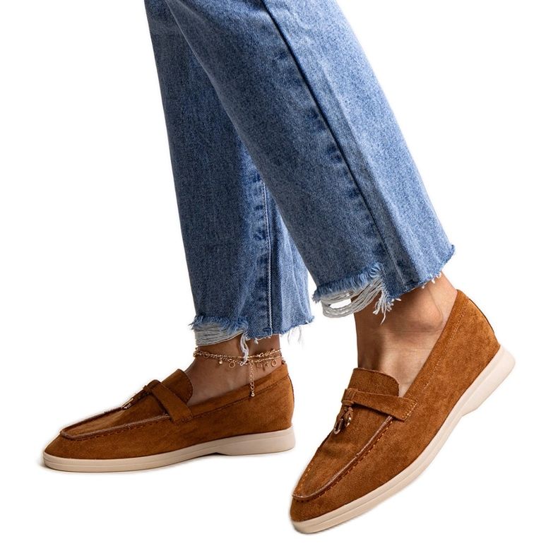 Hnědé mokasíny s kovovým přívěskem od Fiorano hnědý