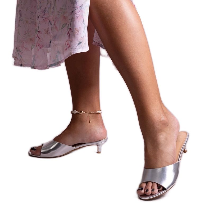 Stříbrné žabky Maloua na nízkém podpatku stříbrný