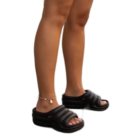 Amininy černé masivní žabky černý