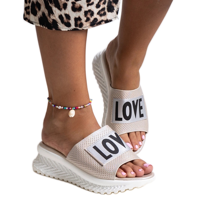 Béžové muly s ozdobným klínem Maurla béžový