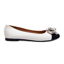 Dámské baleríny z eko kůže s ozdobným detailem, bílá Divinella bílý Dámské baleríny z eko kůže s ozdobným detailem, bílá Divinella bílý