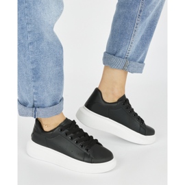 Dámské černé sportovní boty na platformě černý