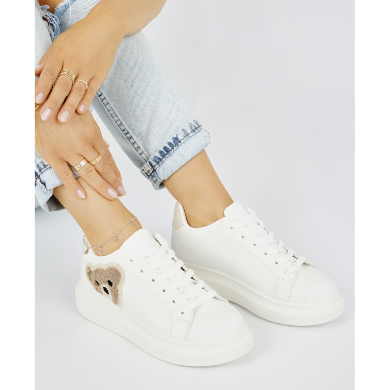 Bílé dámské sportovní boty s medvídkem bílý