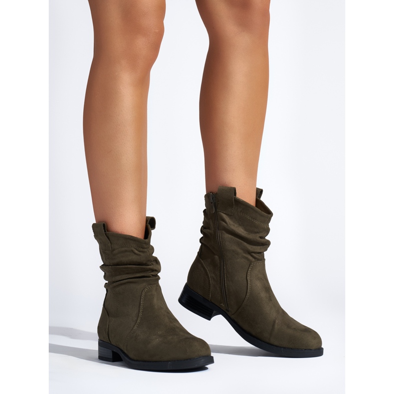 Tmavě zelené nařasené semišové kotníkové boty zelená