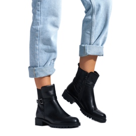 Černé dámské kozačky s ozdobnou přezkou černá Černé dámské kozačky s ozdobnou přezkou černá