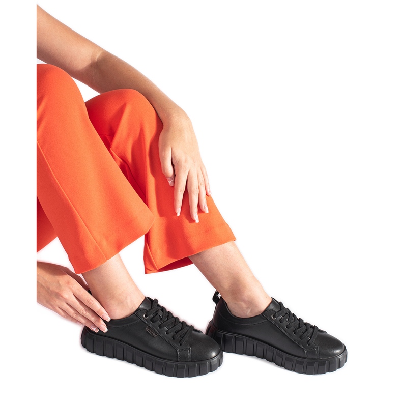 Černé kožené boty na platformě černá