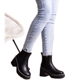 Černé kotníkové boty značky Lidea černý