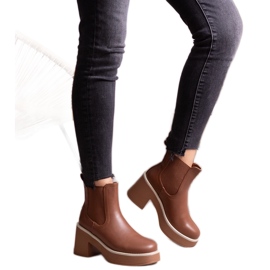 Hnědé kotníkové boty značky Lidea hnědý