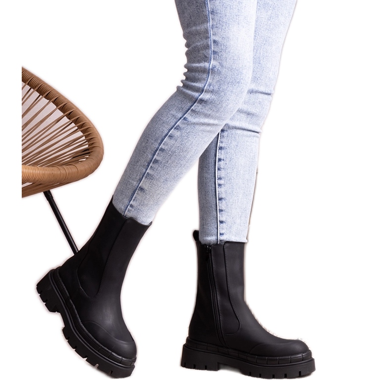 Černé kozačky Kunegunda s masivní podrážkou černá Černé kozačky Kunegunda s masivní podrážkou černá