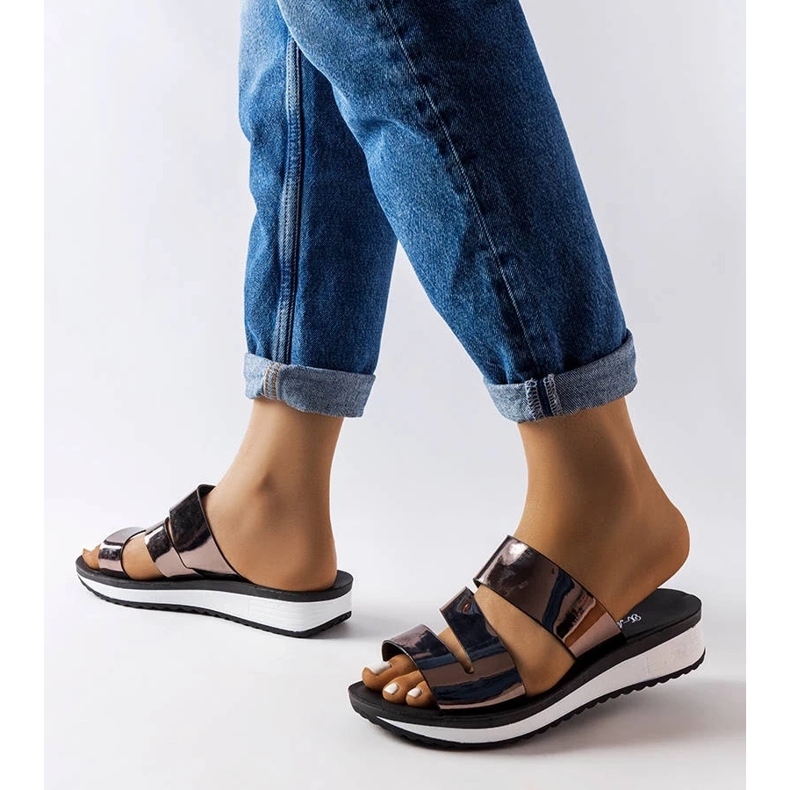 Dámské černé kožené mokasíny se silnou podrážkou černá