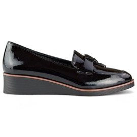 Černé lakované lodičky s nízkým klínkem černý