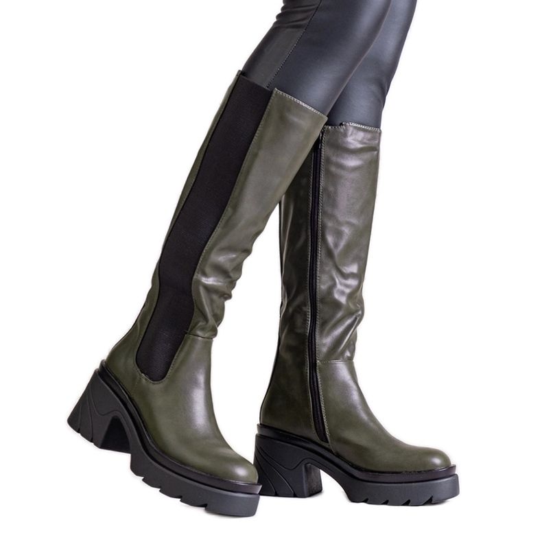 Zelené kozačky na silnějším podpatku značky Charla zelená