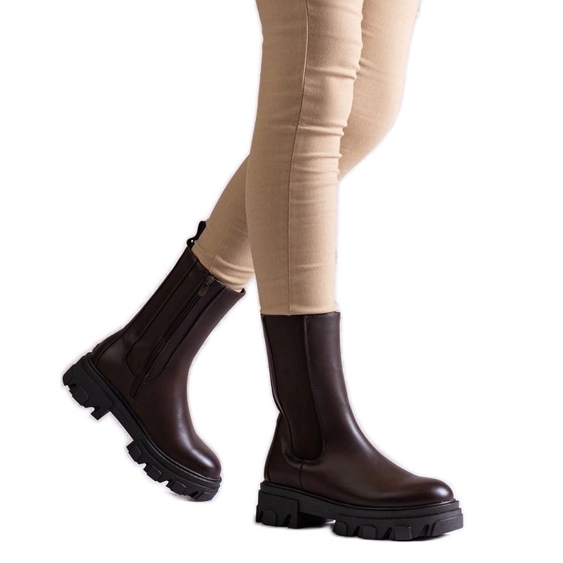 Hnědé vysoké kotníkové boty z eko kůže Manera hnědý