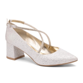 Stříbrná nízká lodička s ozdobnými křížovými ramínky BUTDAM stříbrný Stříbrná nízká lodička s ozdobnými křížovými ramínky BUTDAM stříbrný