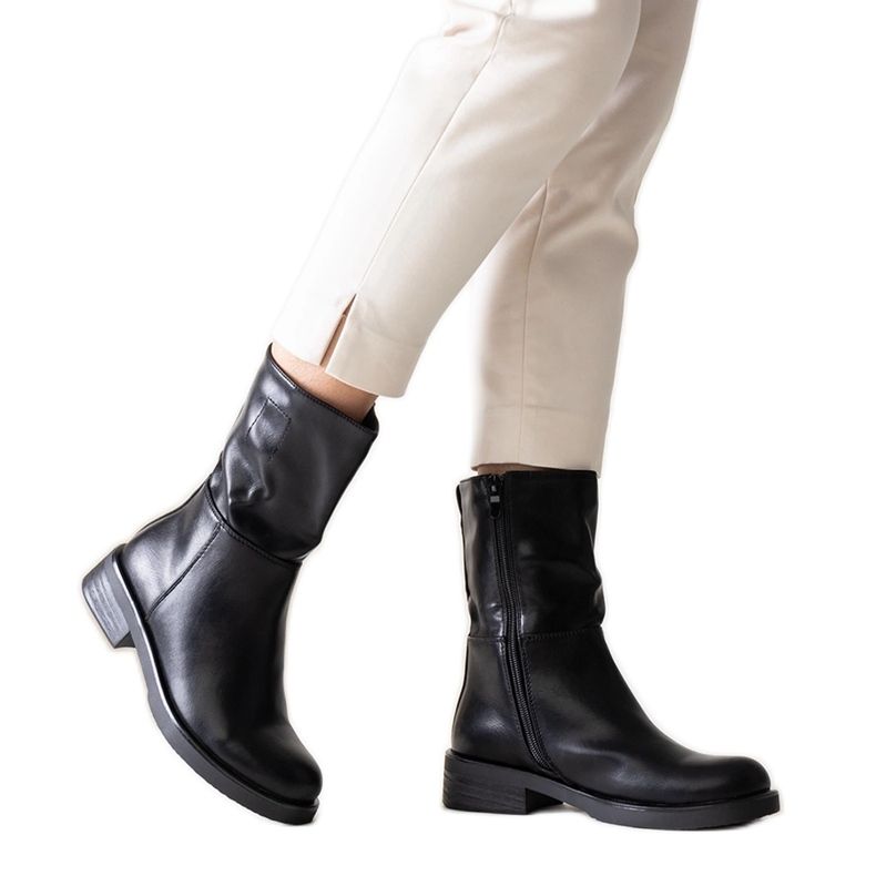 Černé klasické kotníkové boty z eko kůže Atiena černá