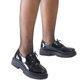 Černé ležérní šněrovací lakované boty Eduardana černý