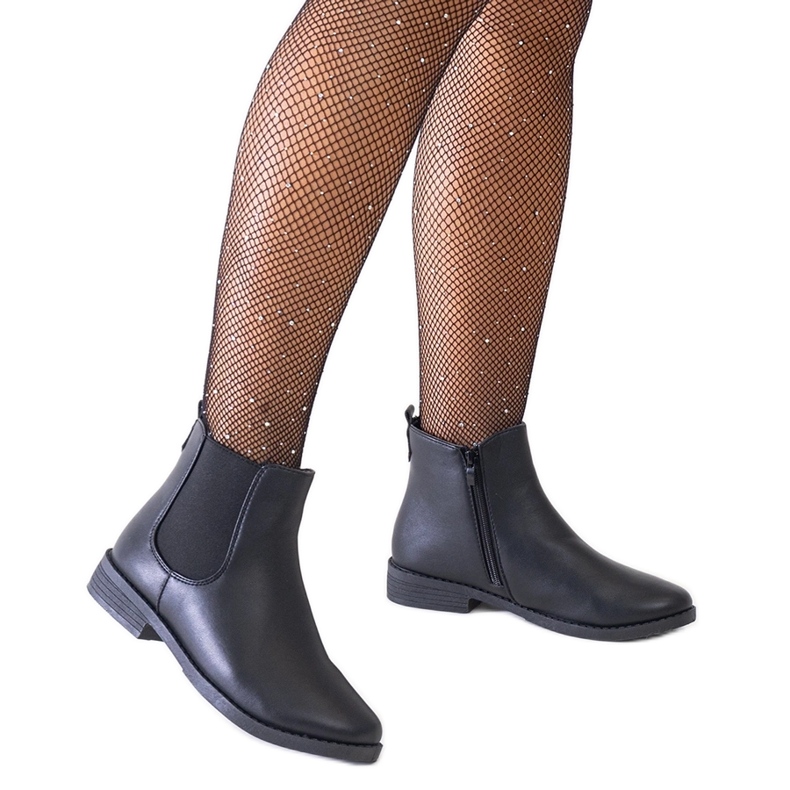 Černé klasické kotníkové boty s elastickou vsadkou z ekokůže Maiza černá