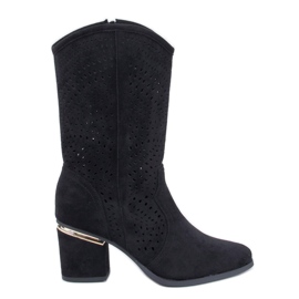 Černé prolamované kozačky na vysokém podpatku černá