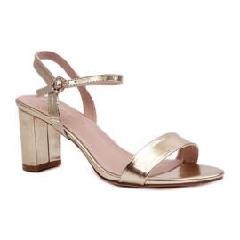 Step in style Sandály Model Glindra 24SD98-6986 Gold - Krok ve velkém stylu žlutá Step in style Sandály Model Glindra 24SD98-6986 Gold - Krok ve velkém stylu žlutá