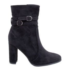 Černé semišové kotníkové boty na podpatku Dianes černá