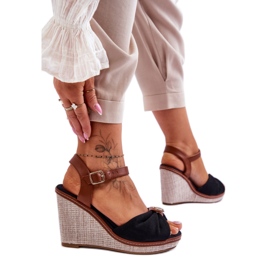 Černé dámské sandály na klínku černá