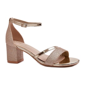 Step in style Sandály Model Ploemis 20244 Gold - Krok ve velkém stylu žluť